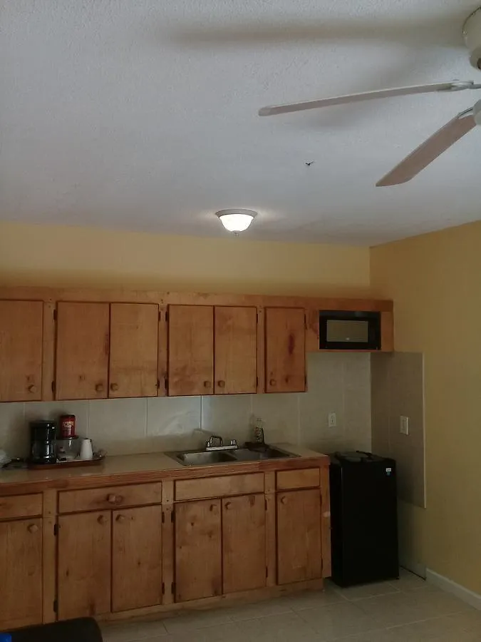 Guest house Sunlight Apts Mount Thompson Bahamas
